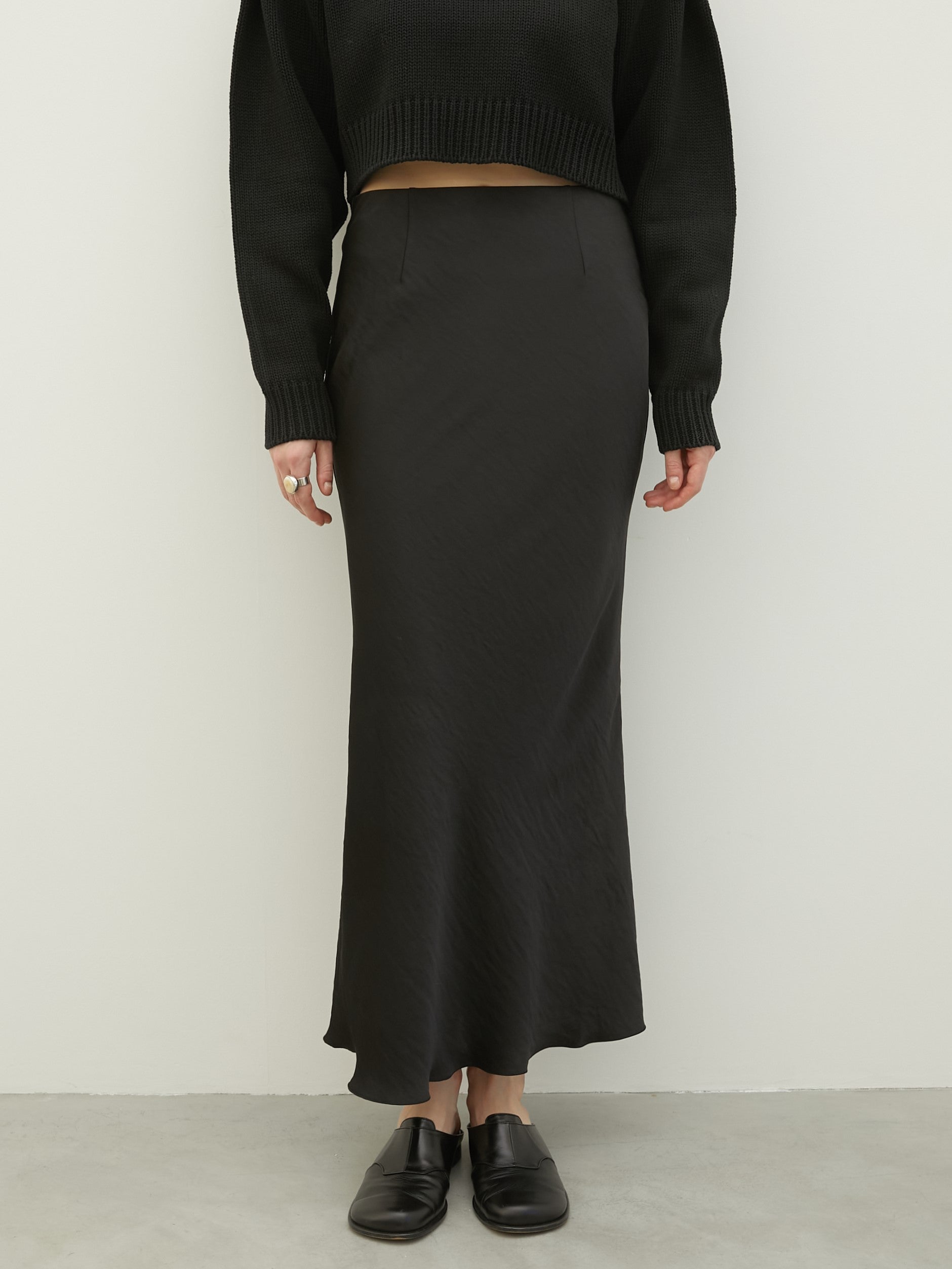 【LA PEAU DE GEM】no slit satin skirt 36 no slit satin skirt – LA PEAU DE GEM