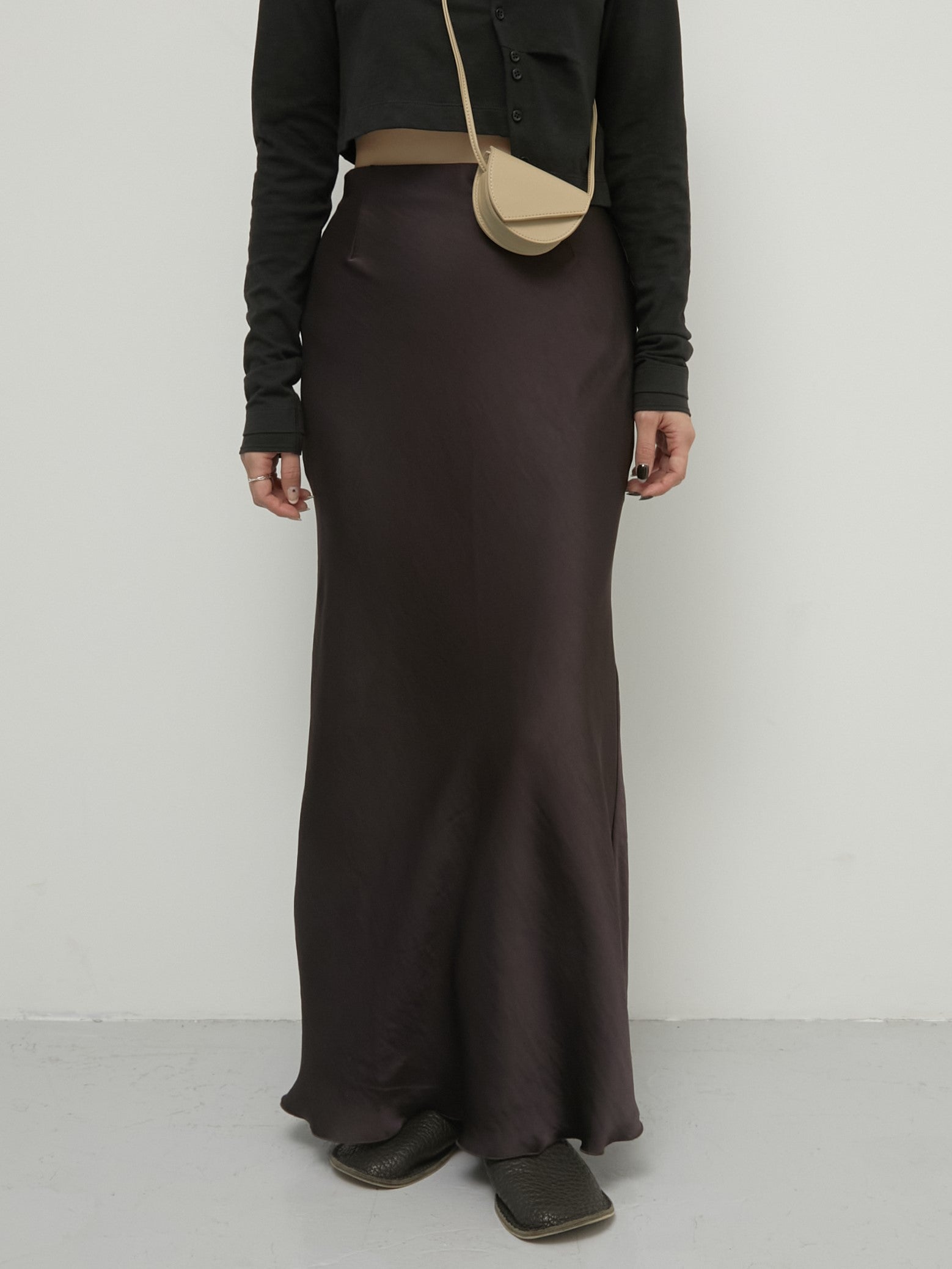 【LA PEAU DE GEM】no slit satin skirt 36 no slit satin skirt – LA PEAU DE GEM