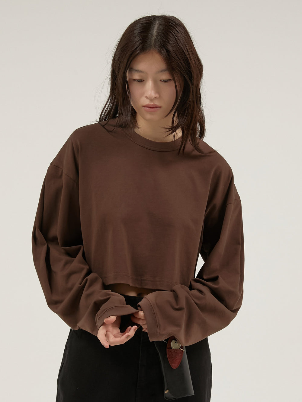 sleeve tuck cropped long tee