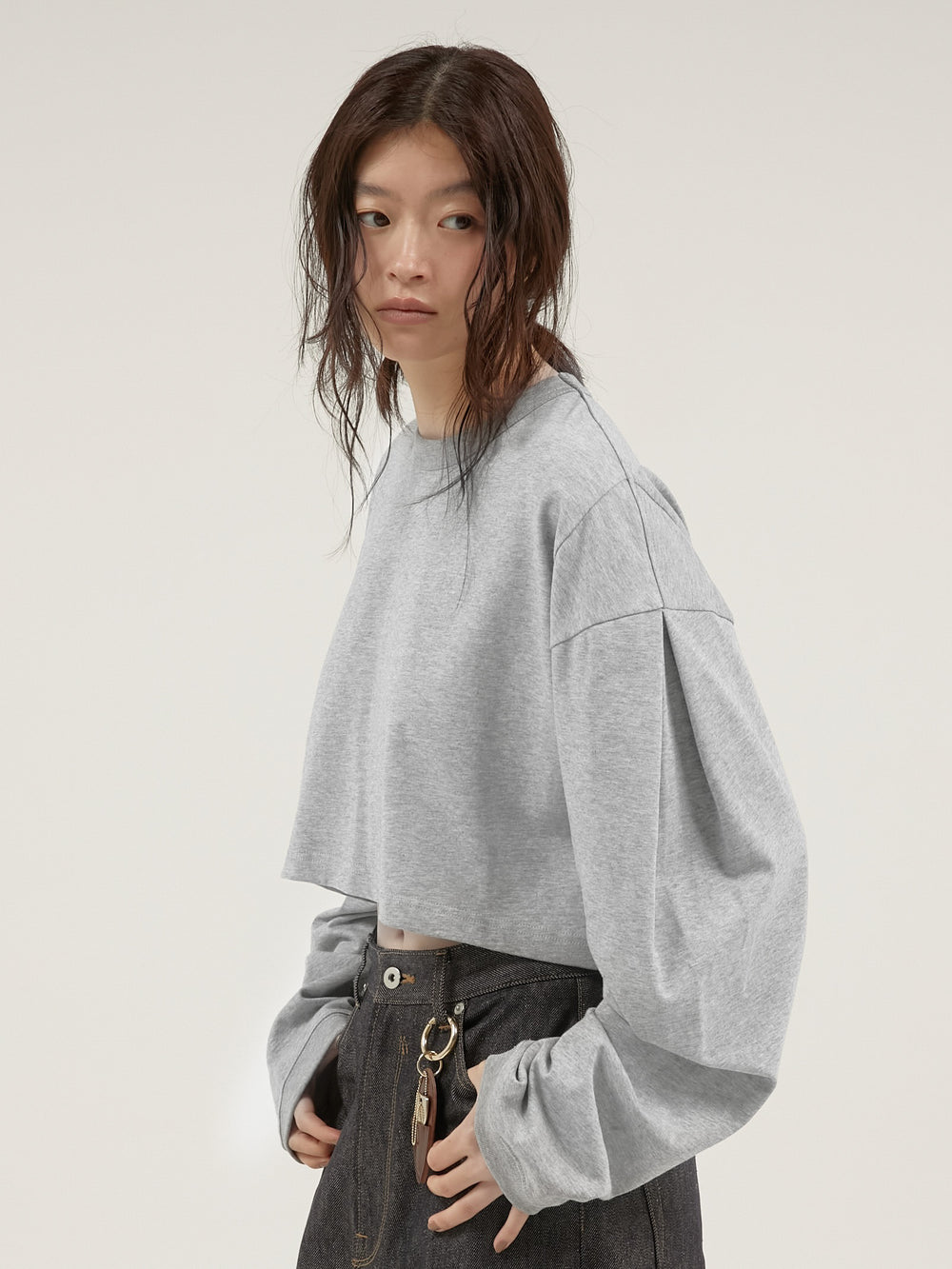 sleeve tuck cropped long tee