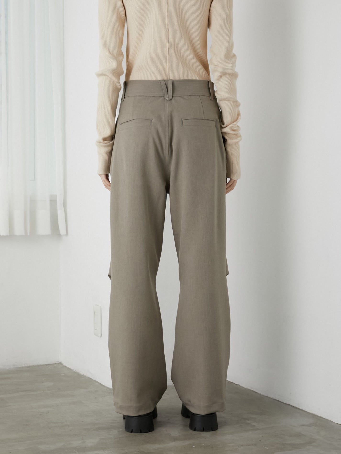 SALE]gather parachute slacks – LA PEAU DE GEM