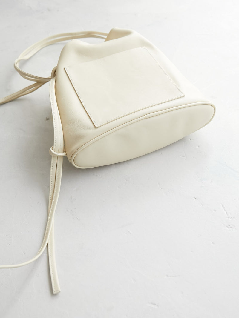 [予約]GEM KNOT DRAWSTING LEATHER BAG