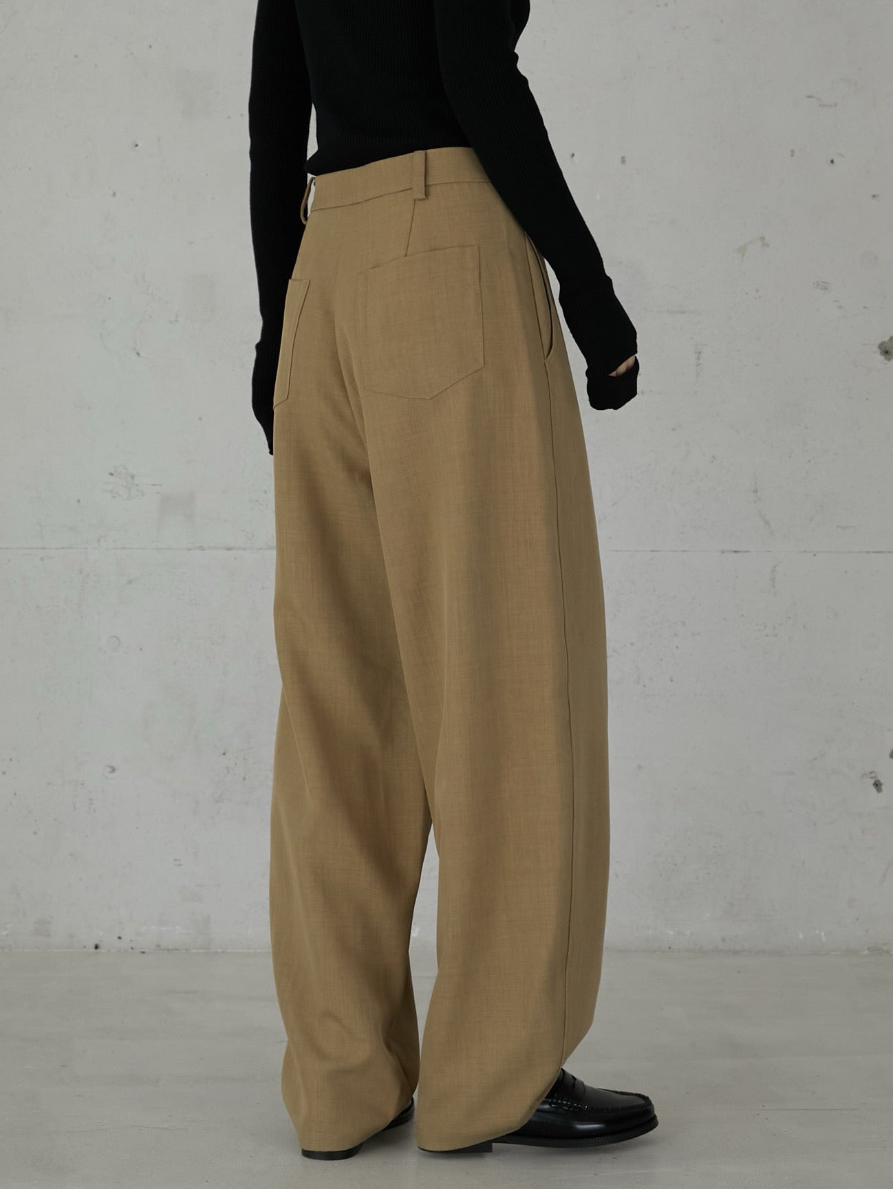 LA PEAU DE GEM ベージュ チノパン wide cocoon pants – LA PEAU DE GEM