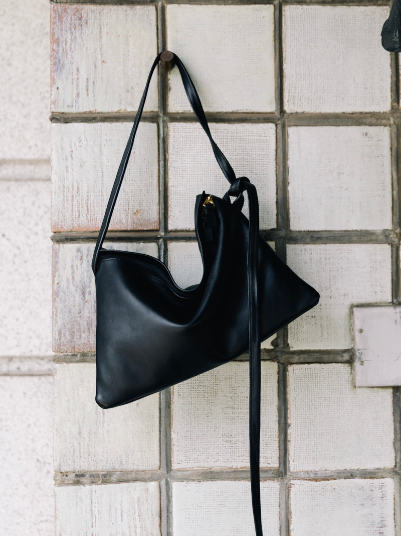 GEM KNOT SHOLDER LEATHER BAG