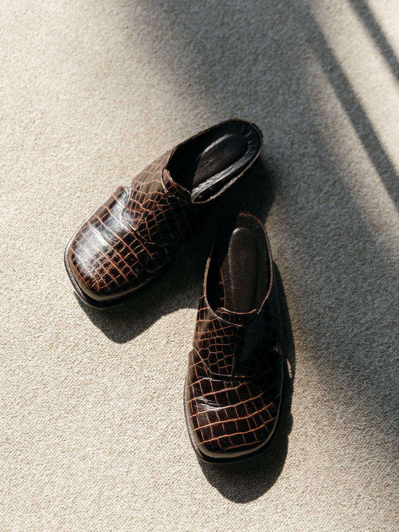 side hole slip-on(brown croco)