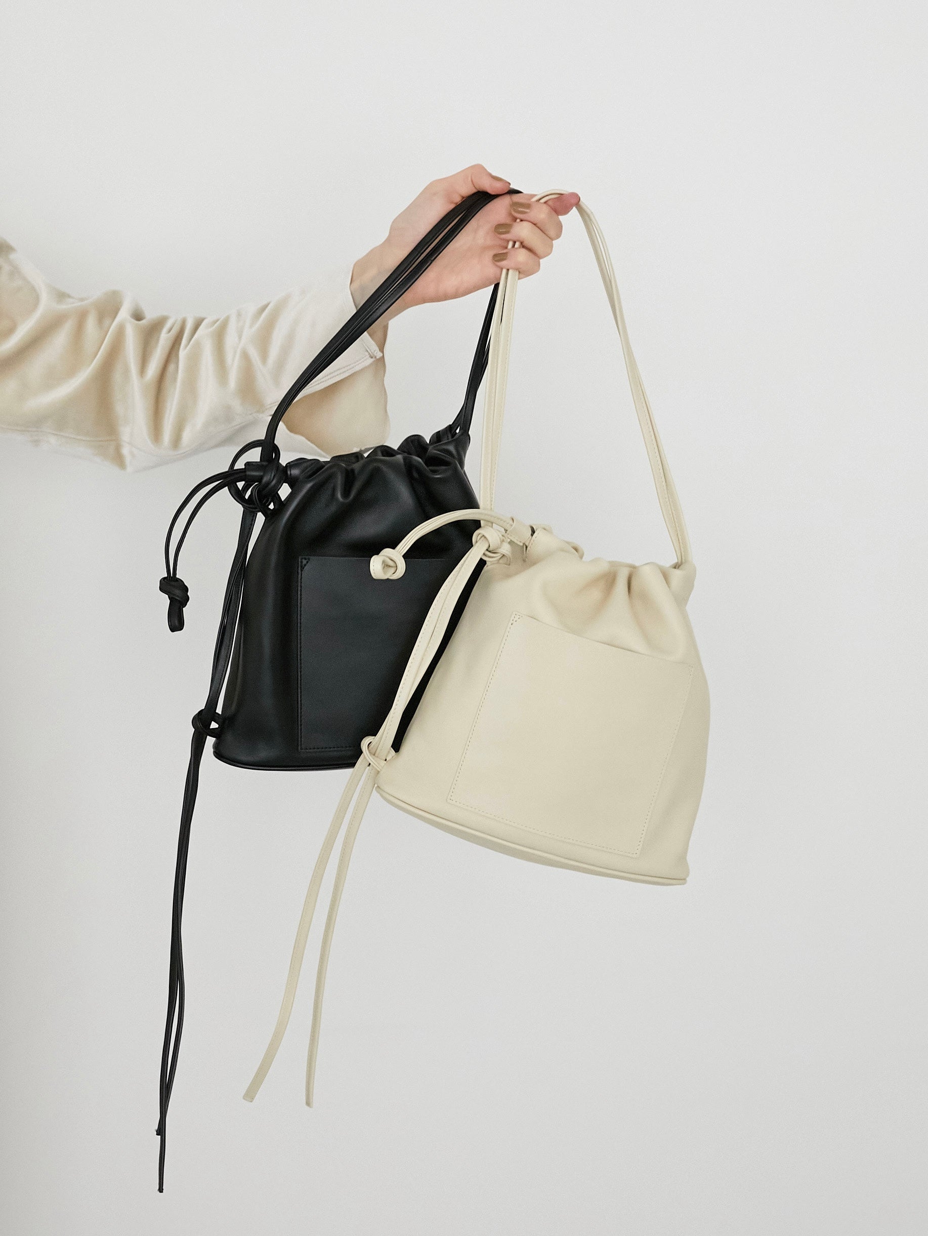 バッグ GEM KNOT SHOLDER LEATHER BAG GEM KNOT SHOLDER LEATHER BAG – LA PEAU DE GEM