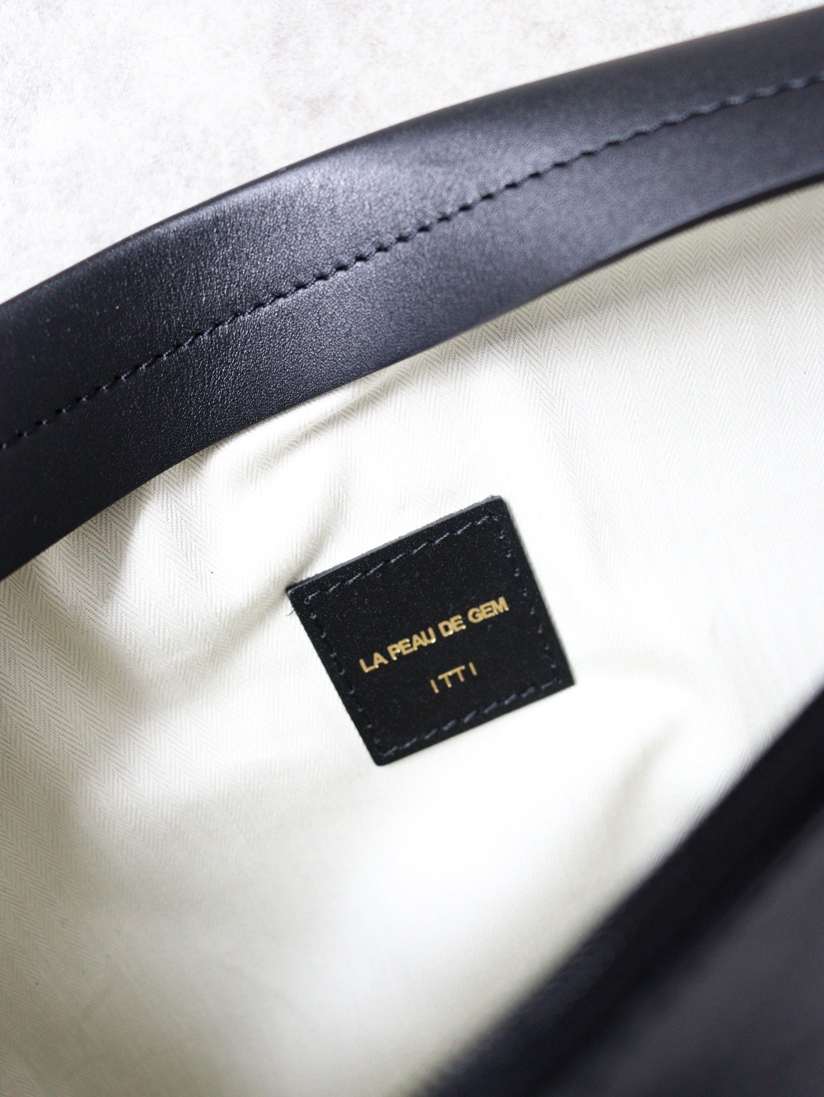 GEM KNOT SHOLDER LEATHER BAG – LA PEAU DE GEM