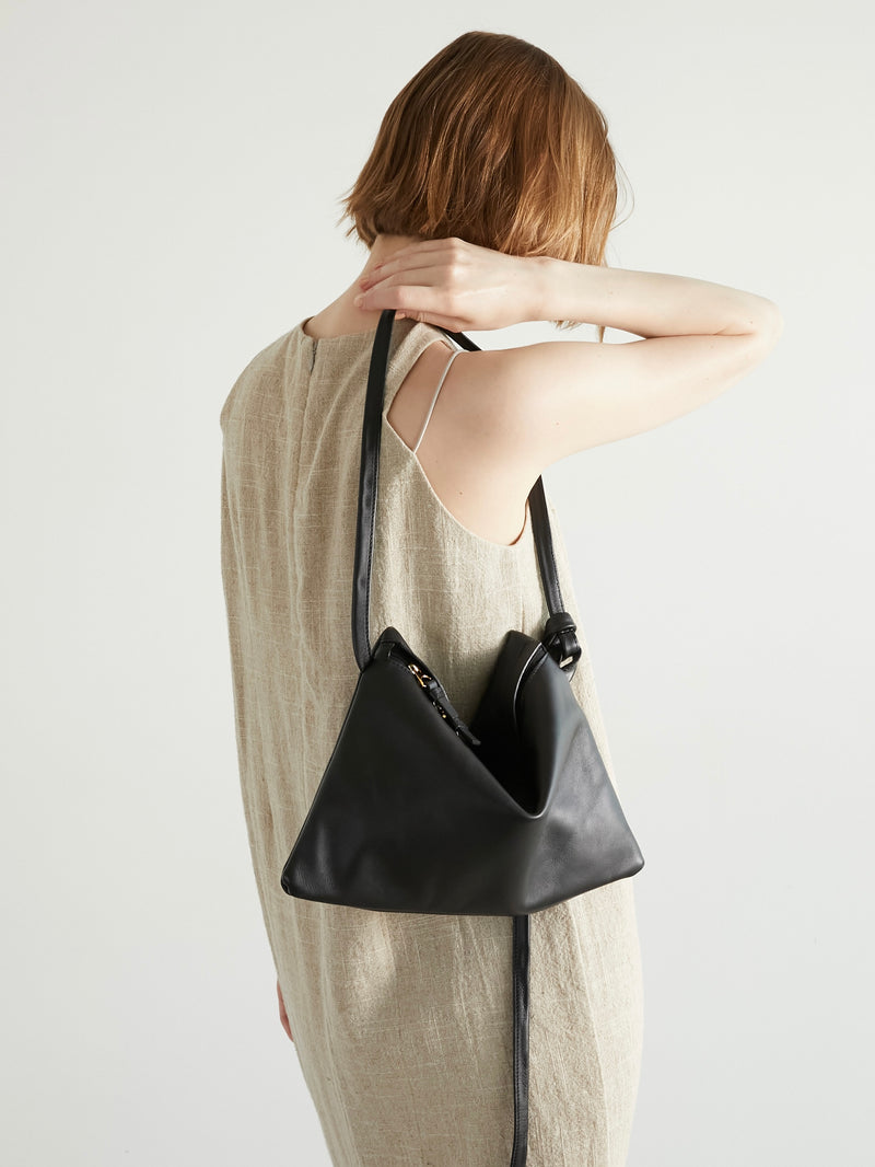 GEM KNOT SHOLDER LEATHER BAG