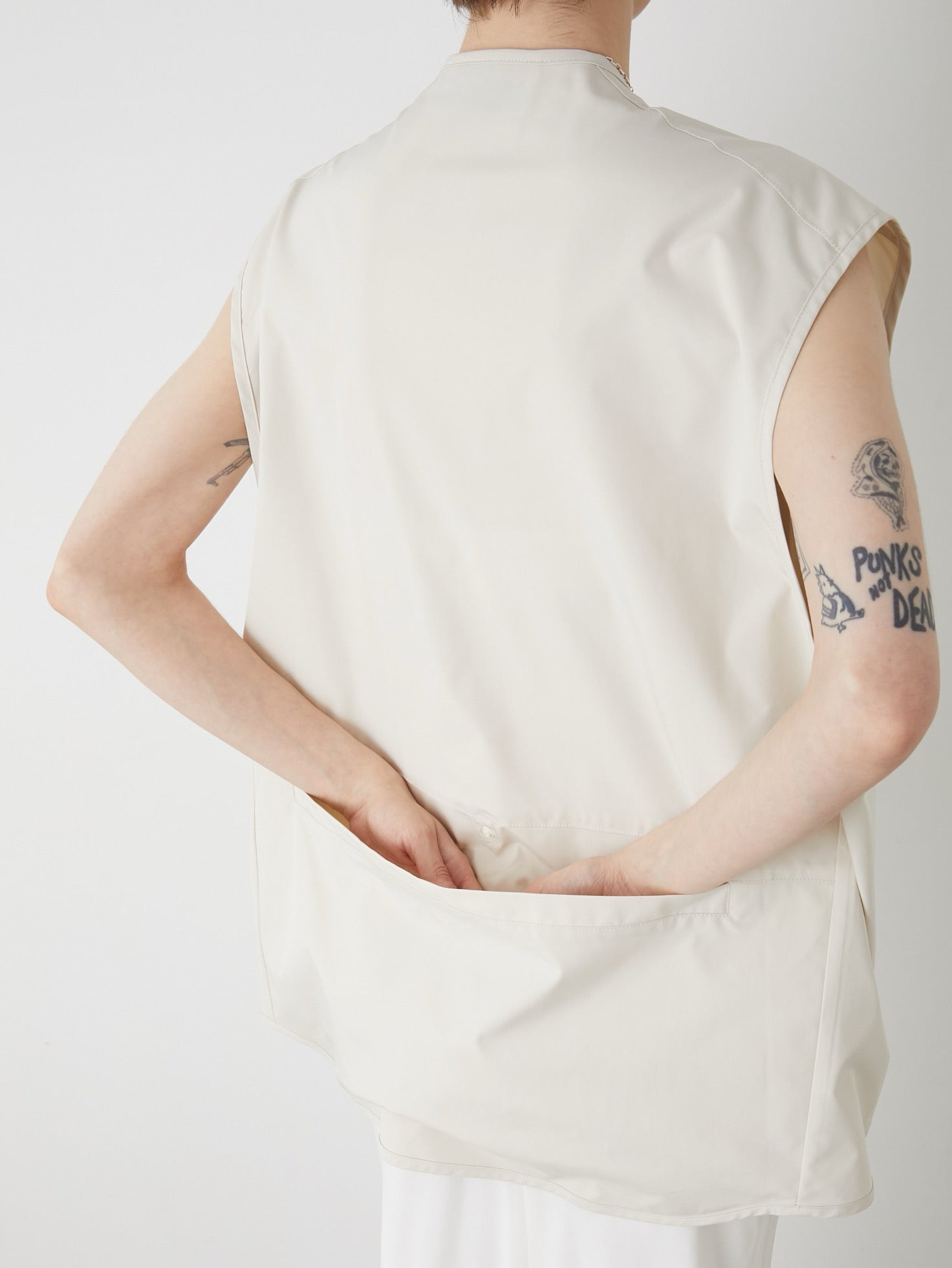 LA PEAU DE GEM】TECH Padded Vest