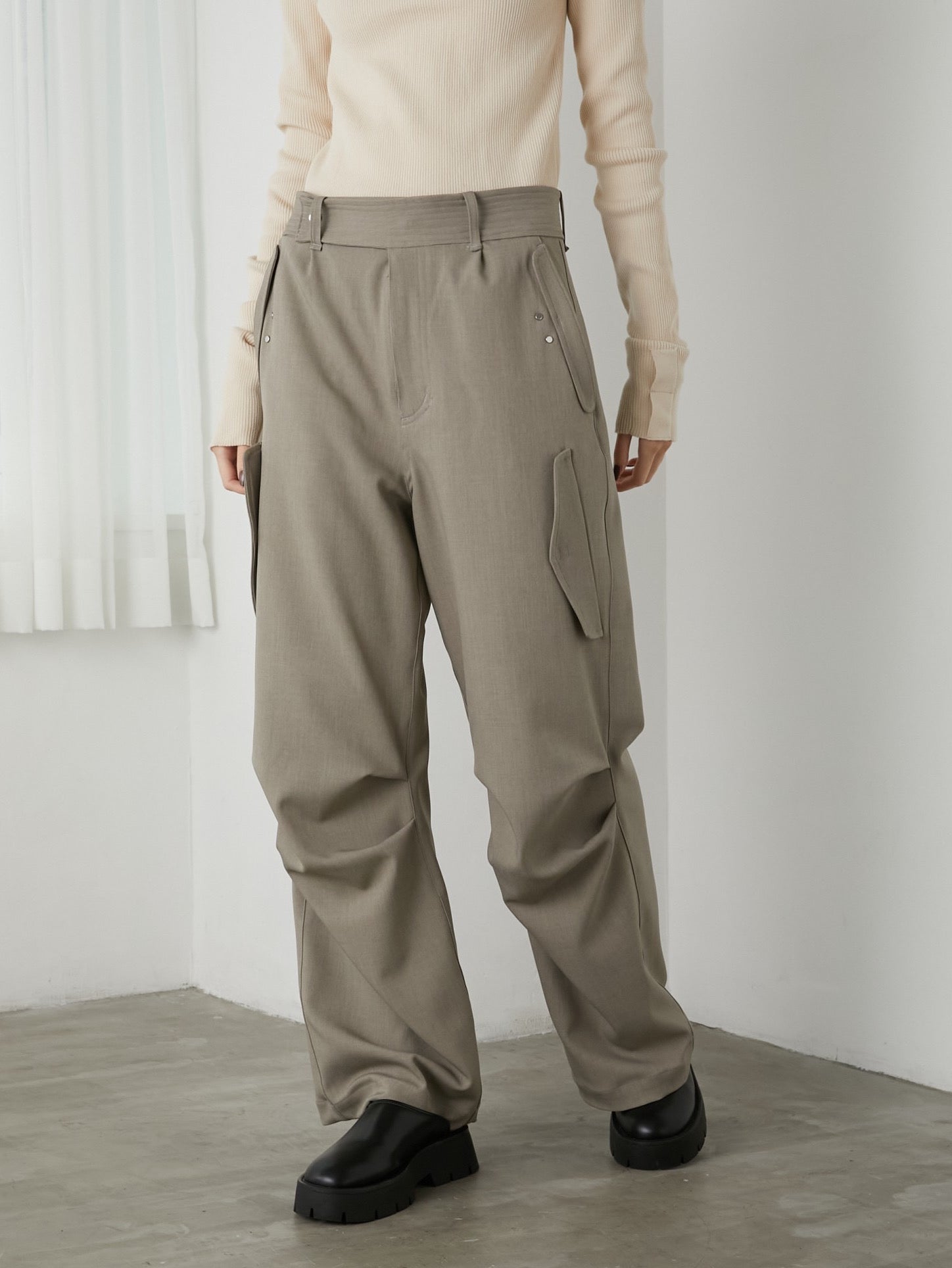 SALE]gather parachute slacks – LA PEAU DE GEM