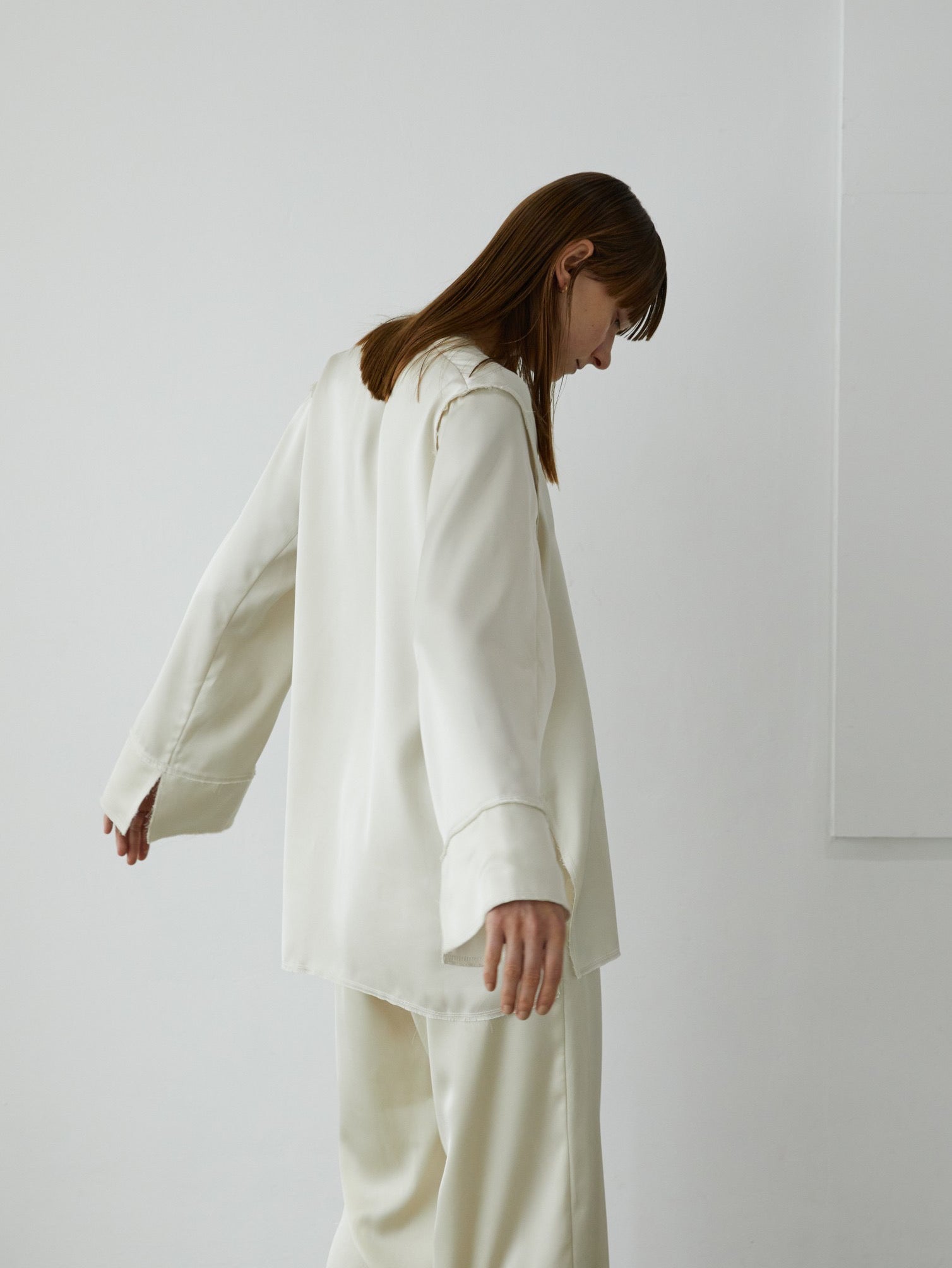satin cut off blouse – LA PEAU DE GEM